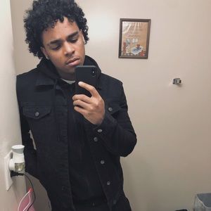 Meet your Posher, Deandre